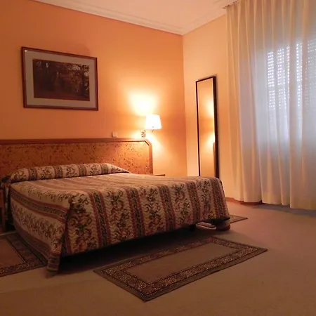 Hotel Toros De Guisando 3*