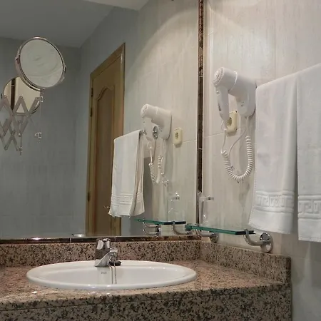 Toros De Guisando מלון