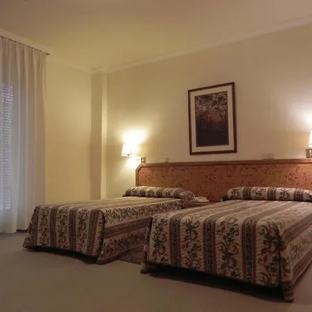 Toros De Guisando Hotel El Tiemblo