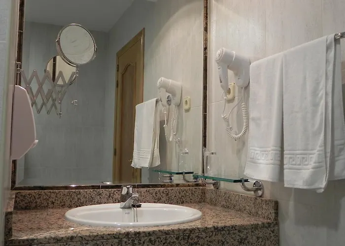 Toros De Guisando Hotell